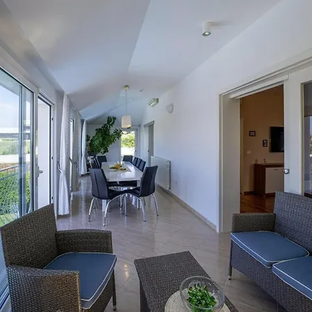 Villa Lavanda Allegra In - Haus Fuer 6-8 Personen *