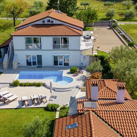 Villa Lavanda Allegra In - Haus Fuer 6-8 Personen